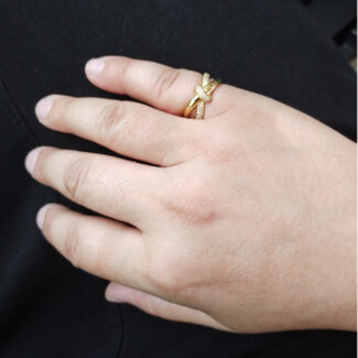 Bague Femme Plaqué Or et Oxydes de zirconium MURAT portée
