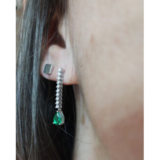 Boucles d’oreilles pendantes Femme Argent 925/1000 et Oxydes de zirconium vert et blancs CHRISTIAN BERNARD portées