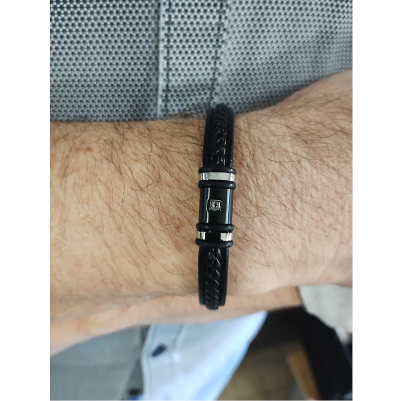 Bracelet-Homme-cuir-Acier-inoxydable-et-Diamant-noir-CARGO-C43058 porté