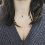 Collier Femme Argent 925/1000 et Oxydes de zirconium blancs et rouges CHRISTIAN BERNARD porté