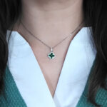 Collier Femme Argent 925/1000 et Oxydes de zirconium blancs et verts CHRISTIAN BERNARD porté