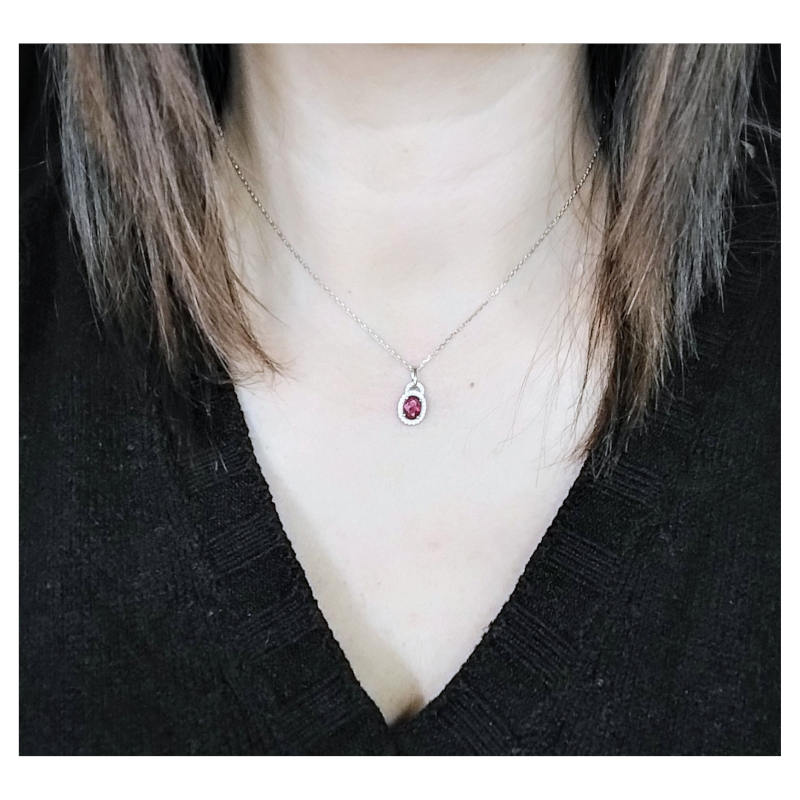 Collier-Femme-Argent-et-oxydes-rouge-et-blancs-CHRISTIAN-BERNARD-332546-3-porte Collier Femme Argent 925/1000 et Oxydes de zirconium rouge et blancs CHRISTIAN BERNARD porté
