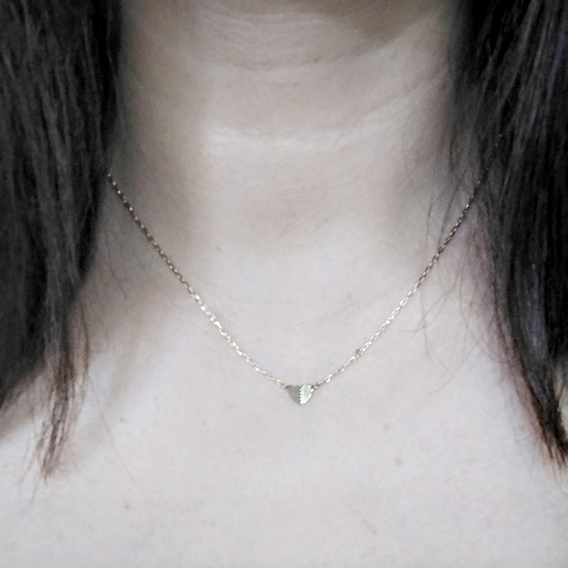 Collier-Femme-coeur-Or-jaune-750-robbez-masson-3-7289-00-porte Collier Cœur Femme Or jaune 750/1000 ROBBEZ MASSON porté