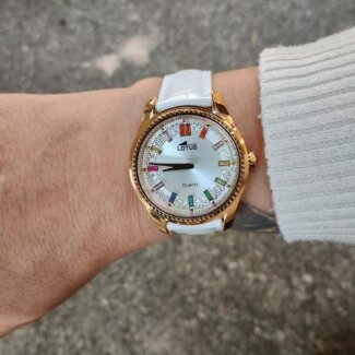 Montre Femme cuir blanc Acier inoxydable LOTUS 18901/1 portée