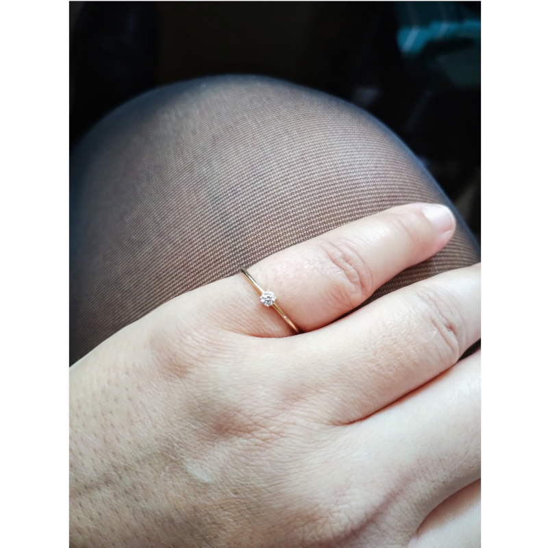 Solitaire-Or-jaune-750-et-Diamant-THOMAS-JAVON-My-Little-Dream-MLDS4GJ010-porte Solitaire Or jaune 750/1000 et Diamant MY LITTLE DREAM by THOMAS JAVON porté
