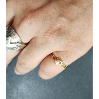 Bague Femme Cœur Or jaune 750/1000 et Perle de culture ROBBEZ MASSON portée