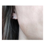 Boucles d’oreilles Femme Or blanc 750/1000 et Oxydes de zirconium ROBBEZ MASSON portées