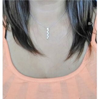 Collier Femme Argent et Oxydes Guy Laroche porté