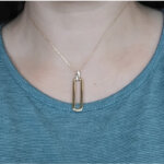 Collier femme Plaqué Or et oxydes Guy Laroche porté
