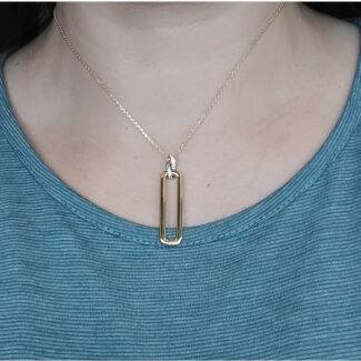 Collier femme Plaqué Or et oxydes Guy Laroche porté