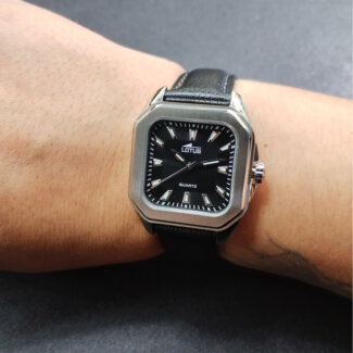 Montre Femme carrée LOTUS cuir noir et Acier inoxydable 18968/6 portée