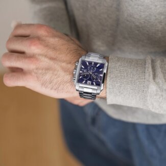 Montre carrée cadran bleu Homme Acier inoxydable LOTUS 18850/2 portée