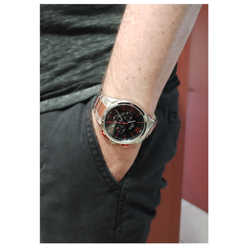 montre-chronographe-homme-acier-inoxydable-lotus-18688-6-portee Montre Chronographe Homme Acier inoxydable LOTUS 18688/6 portée
