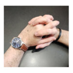 Montre Homme cuir marron, cadran bleu et Acier inoxydable LOTUS 18671/3 portée