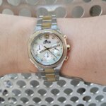 Montre Femme bicolore Acier inoxydable LOTUS 18870/1 portée
