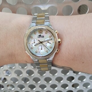 Montre Femme bicolore Acier inoxydable LOTUS 18870/1 portée