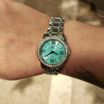 Montre Femme bleue turquoise, Acier inoxydable et Oxydes de zirconium LOTUS 18887/3 portée