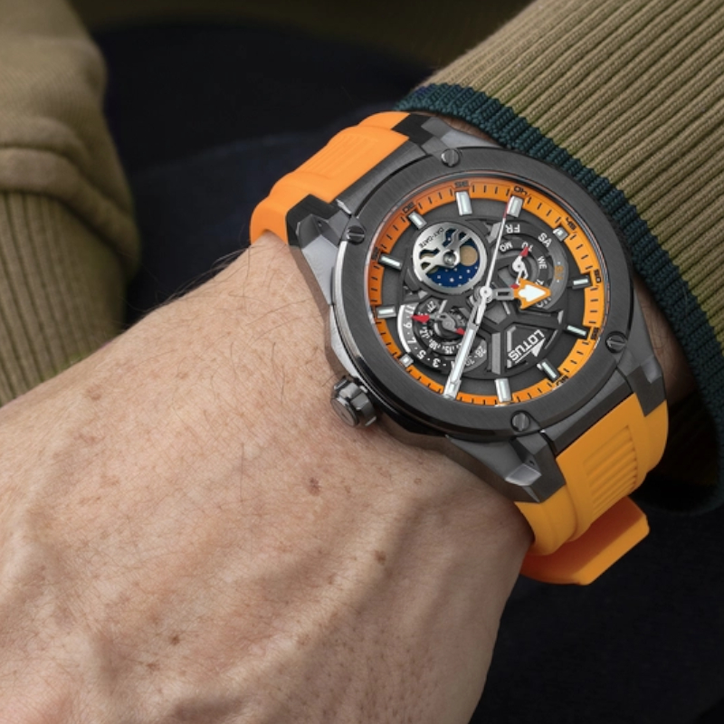 Montre Homme Vortex Acier inoxydable et caoutchouc orange LOTUS 18946/3 portée