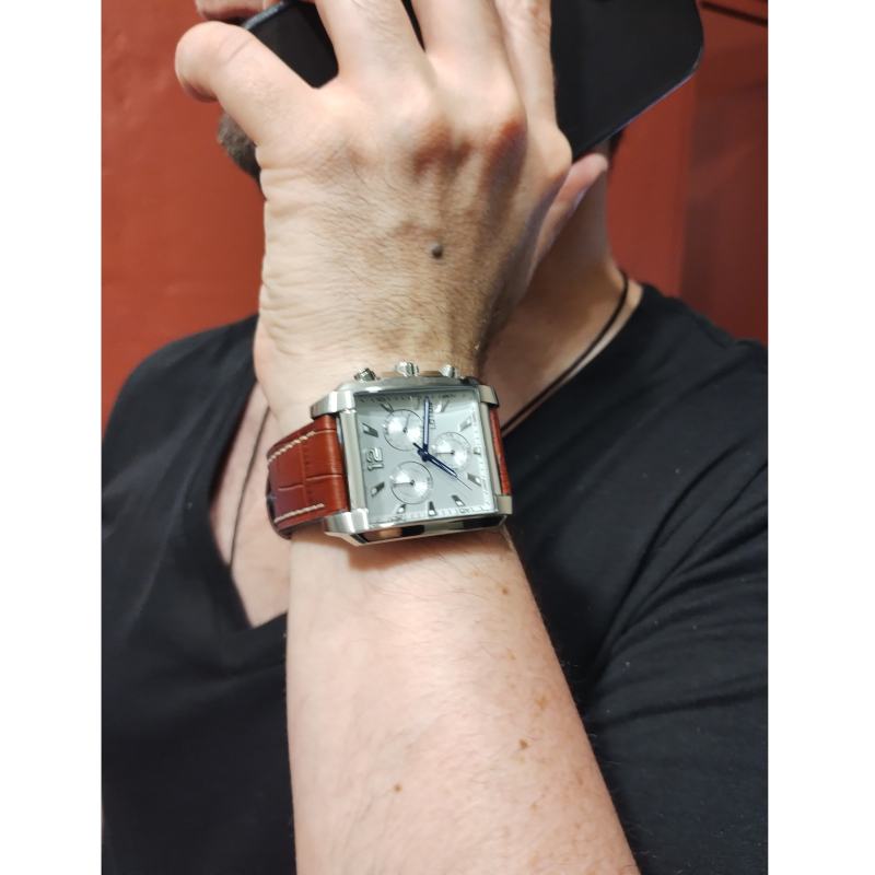 montre-homme-cuir-marron-acier-inoxydable-lotus-18851-1-portee Montre carrée Homme LOTUS cuir marron 18851/1 portée