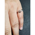 Bague Femme Infini Or blanc et Diamants ROBBEZ MASSON portée