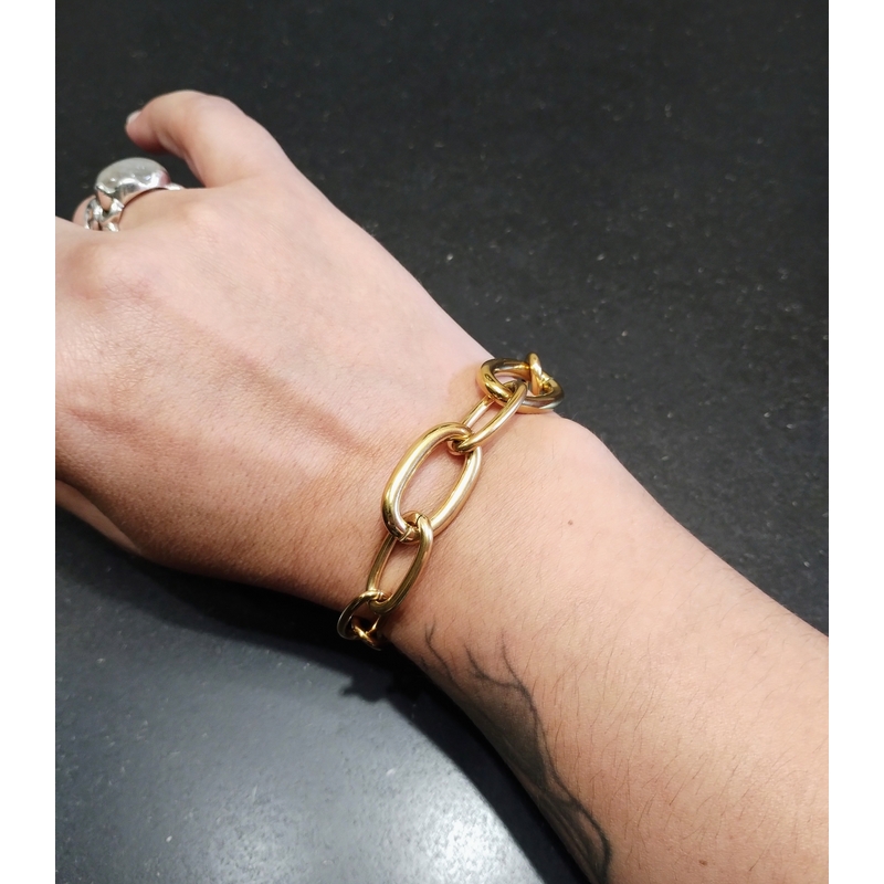Bracelet-Femme-Acier-dore-inoxydable-robbez-masson-431260B-porté Bracelet chaîne Femme Acier inoxydable doré ROBBEZ MASSON porté