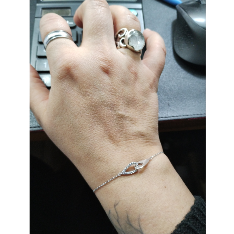 Bracelet-Femme-Argent-925-et-oxydes-robbez-masson-333626-1-porté Bracelet Femme Argent 925/1000 et Oxydes de zirconium entre lassée ROBBEZ MASSON porté