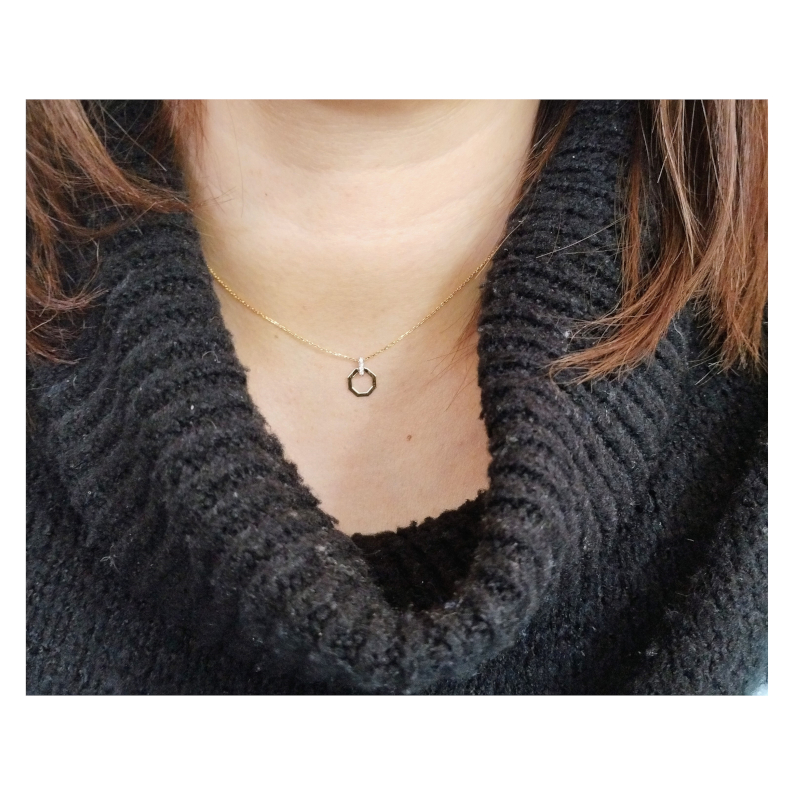 Collier-Femme-Or-jaune-750-rhodium-et-Diamants-robbez-masson-3-7353.33-porte Collier octogonal Femme Or jaune 750/1000, Rhodium et Diamants ROBBEZ MASSON porté