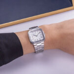 Montre Femme Cap Camarat HERBELIN, Acier inoxydable 17546B12 portée