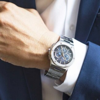 Montre Homme Cap Camarat Chronographe HERBELIN Acier inoxydable 37645B15 portée