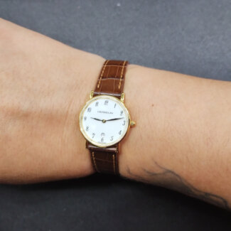 Montre Femme Classique cuir marron et Acier inoxydable doré HERBELIN 16845P28MA porté
