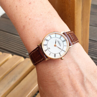 Montre Classique Homme cuir marron et Acier inoxydable doré HERBELIN 12443P08MA portée