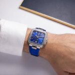 Montre Homme, Cap Camarat HERBELIN, Acier inoxydable et Caoutchouc FKM bleu 35646A115CB portée