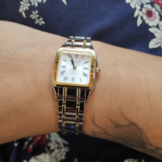 Montre Femme LUNA HERBELIN, Acier inoxydable bicolore 17457BT01 portée