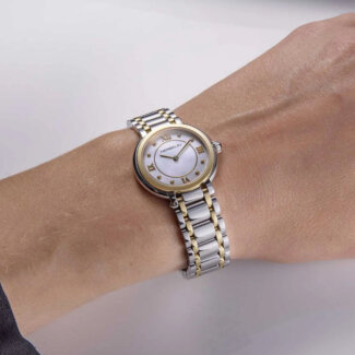 Montre Femme Galet HERBELIN Acier inoxydable bicolore et Oxydes de zirconium 17430BT59 portée