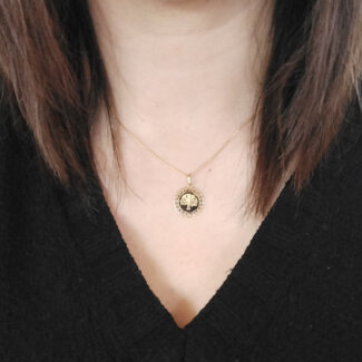 Pendentif Arbre de vie et cœur Or jaune 750/1000 ROBBEZ MASSON, porté