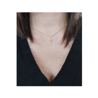 Pendentif Croix Or jaune 750/1000 et Diamant ROBBEZ MASSON, porté
