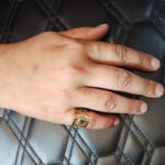 Bague ouverte Femme Acier inoxydable doré et Malachite synthétique ROBBEZ MASSON portée