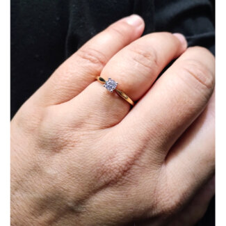Solitaire Femme Or jaune 750/1000, Rhodium et oxyde de zirconium ROBBEZ MASSON porté