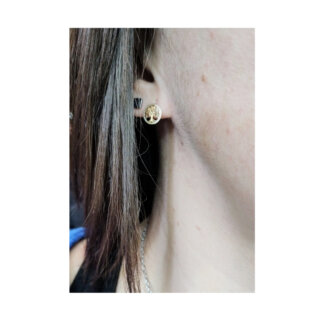 Boucles d’oreilles clous Femme Arbre de vie Or jaune 750/1000 ROBBEZ MASSON portées