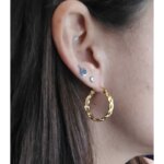 Boucles d’oreilles créoles tressées Femme Acier inoxydable doré ROBBEZ MASSON portées