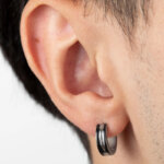 Boucles d’oreilles créoles Homme Acier inoxydable et PVD noir LOTUS LS2151-4/1 portées
