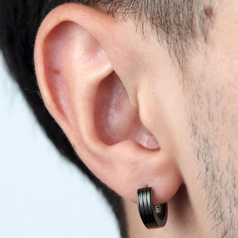 Boucles d’oreilles créoles Homme Acier inoxydable noir LOTUS LS2154-4/2 portées