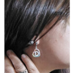 Boucles d’oreilles pendantes double Cœur Femme Acier inoxydable et strass de couleurs LOTUS LS1943-4/2 portées