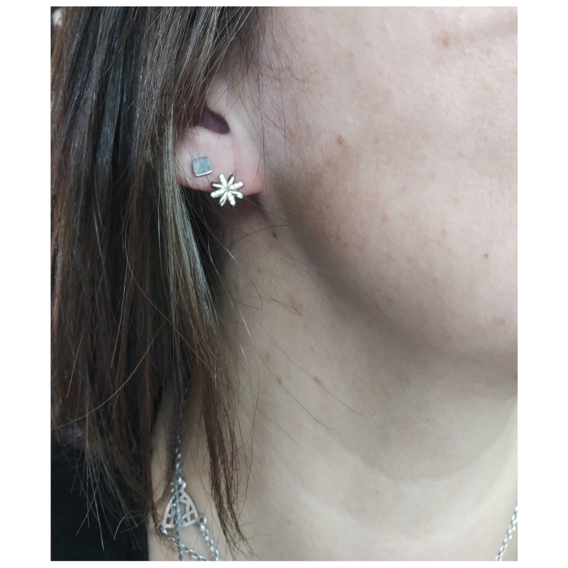 boucles-oreilles-femme-fleur-argent-925-et-oxydes-LOTUS-LP3056-4-1-portées Boucles d’oreilles Fleur Femme Argent 925/1000 et Oxydes de zirconium LOTUS LP3056-1/1 portées