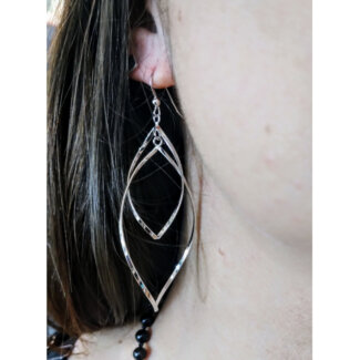 Boucles d’oreilles Femme pendantes torsadées Argent 925/1000 ROBBEZ MASSON portées