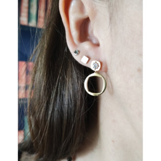 Boucles d’oreilles pendantes Femme Plaqué Or et Oxydes de zirconium MURAT portée