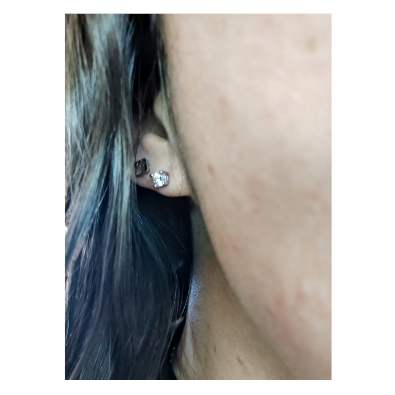 boules-oreilles-clous-femme-argent-rhodié-et-oxydes-robbez-masson-305676-1-portées Boucles d’oreilles clous Femme Oxydes de zirconium ronds 4 mm et Argent 925/1000 ROBBEZ MASSON portées
