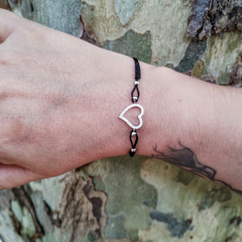bracelet-coeur-femme-cordon-noir-argent-925-et-oxydes-LOTUS-LP1519-2-2-porté Bracelet cordon noir Femme Cœur Argent 925/1000 et Oxydes de zirconium LOTUS LP1519-2/2 porté