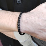 Bracelet jonc ouvert Homme Acier inoxydable noir LOTUS LS2195-2/3 porté