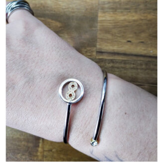 Bracelet ouvert Femme Infini, Acier inoxydable bicolore et strass LOTUS LS2169-2/C porté